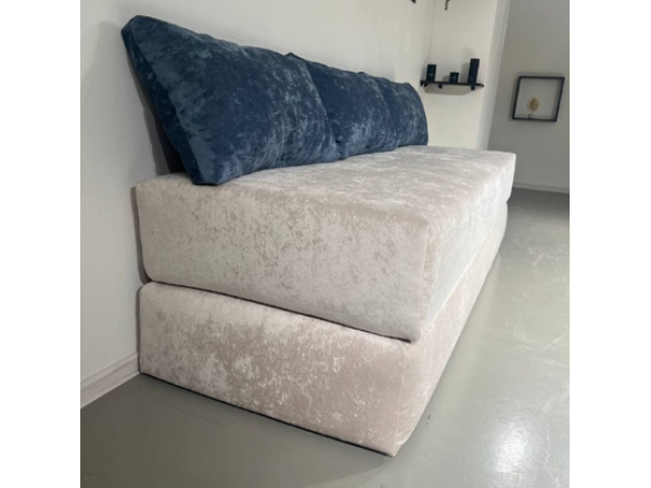 Диван Нельсон бескаркасный плюш крем ,подушки плюш сталь