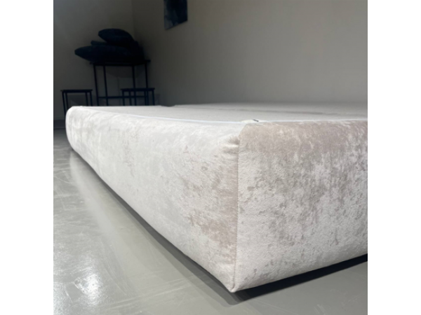 Диван Нельсон бескаркасный плюш крем ,подушки плюш сталь