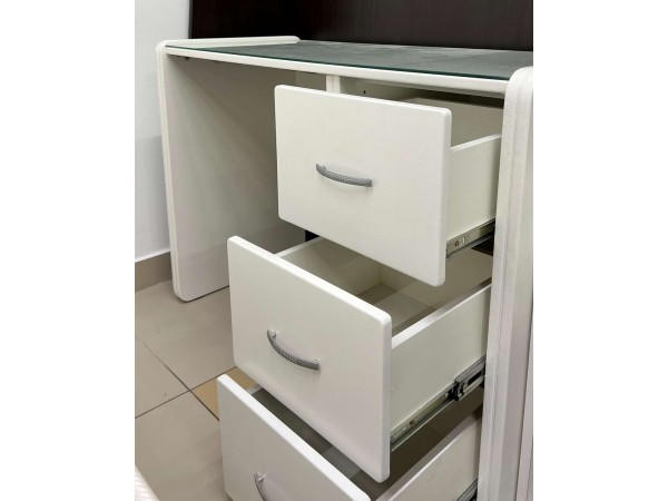 Распродажа. Туалетный стол Эко